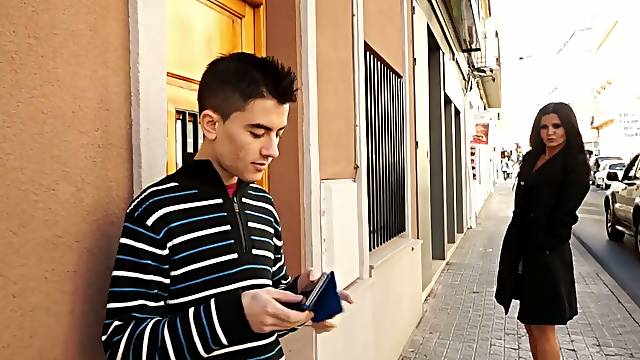 Femme Au Foyer Garcon, Ramene Une Pute