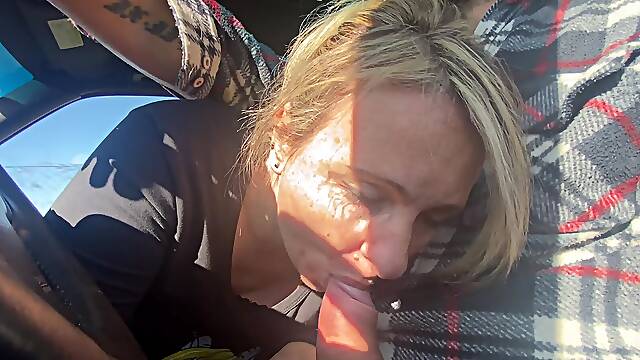 Naughty Luna & Markus in a steamy car ride