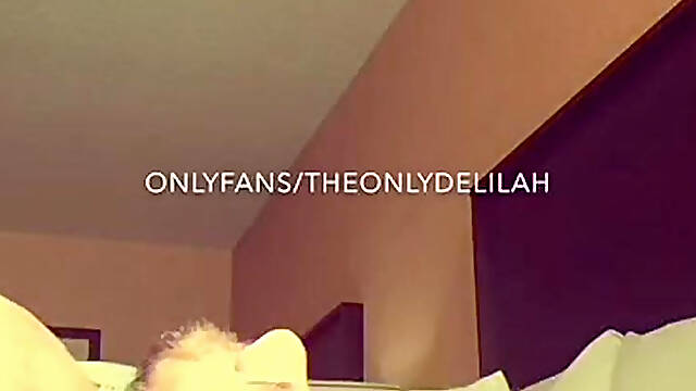 Bossy delilah - facesitting