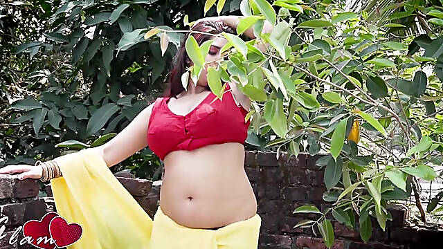Hot Indian Saree Model Jiya