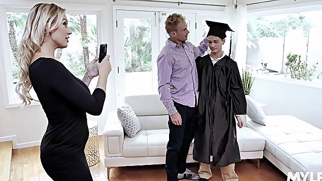 Cocu Sous La Table, Maman Cuisine Levrette, Cocu Cuisine