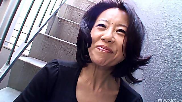 Mamn Japonaise, Maman Poilue Au Lit