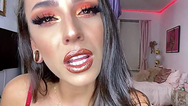 Amateur Webcam Teen Flashes Masturbates