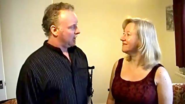 Mature amateur Chloe enjoys having her cunt penetrated deep