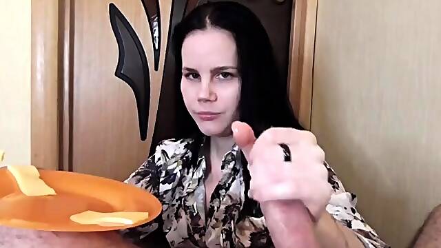 Anna Sky - Giantess Anna Wants To Eat Cheese &amp; Meat