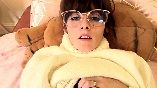 Mature brunette amateur giving a great POV blowjob