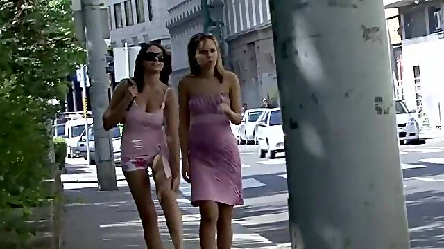 Asian En Public, Porno Drole