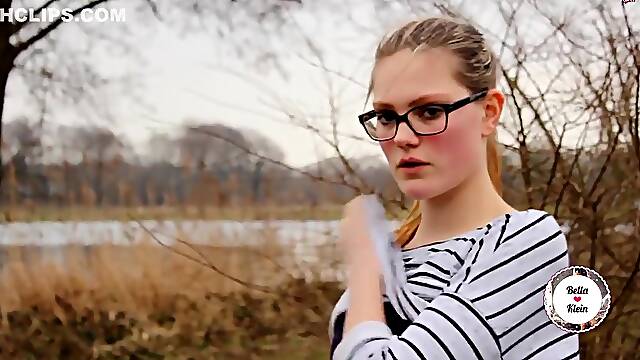 Bella-K1ein - Public Durchgehammert im Freibad + Spermawalk!!!