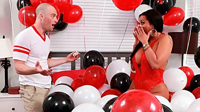 Noire Huilee, Noire En Bas