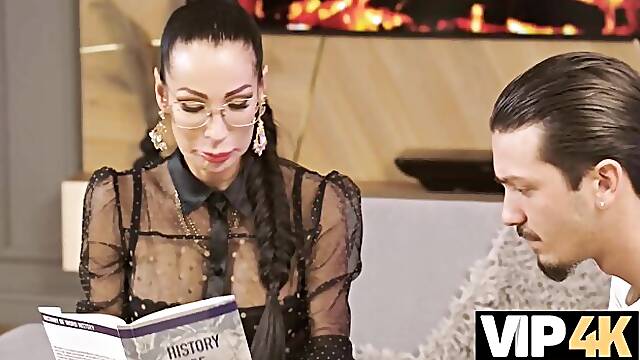 Cheuveux Attache, Brune Romantique, Enseignante Tchèque, Histoire Hd, Histoire De Femme