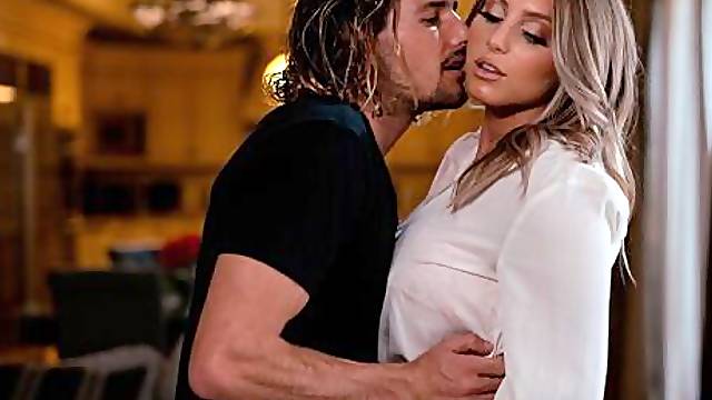 Cojiendo Parado, Muñeco Con Pene, Pene En La Cara