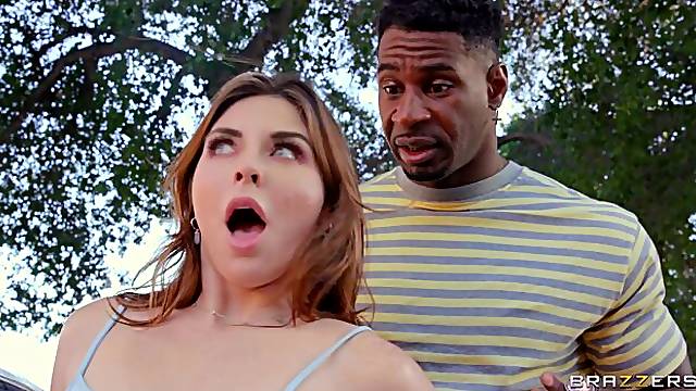 Culos Grandes Al Aire Libre, Pelo Marron, Morenas Pelo Liso