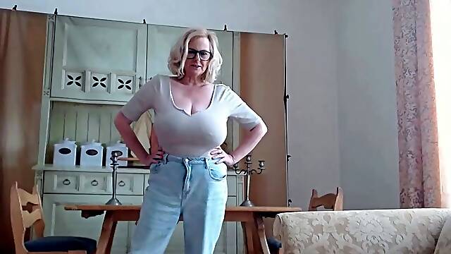 Busty mature milf blonde knows alot about good sex