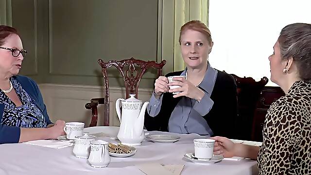 Amateur Mature MILF Striptease On Webcam