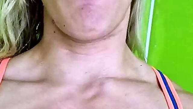 Amateur blonde solo webcam