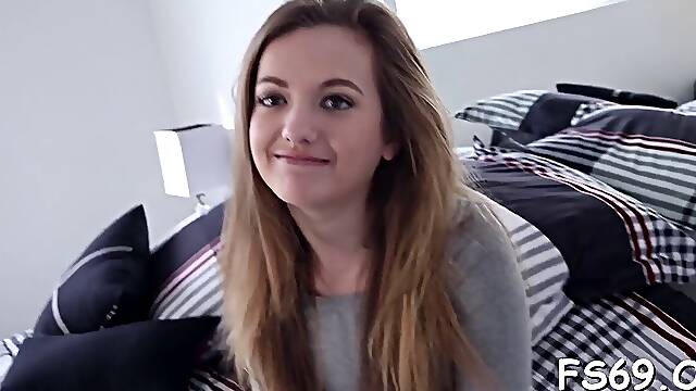 Ado Folle, Cousine Et