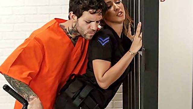 Enfermée, Immobilisé, Dans La Prison, Prison Du Sex