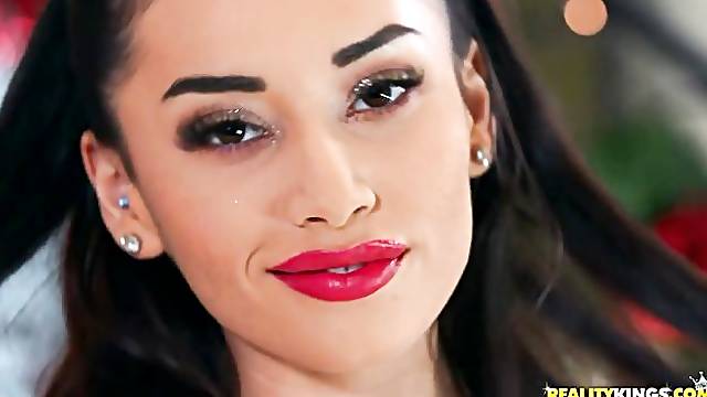 Primer Plano Corridas En La Boca, Milf Vacaciones, Close Up Muy Peludas