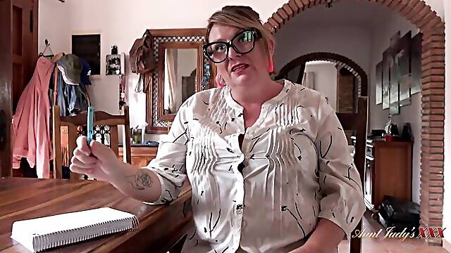 Réalité Grosse, Institutrice Mature, Principal Professeur