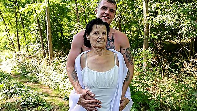 Grandmams featuring Cocco Grands oral trailer