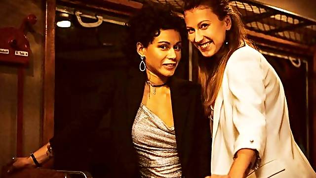 Besando A Desconocidos, Estraños, Sexo Con Estraños, Ffm Besando Follando