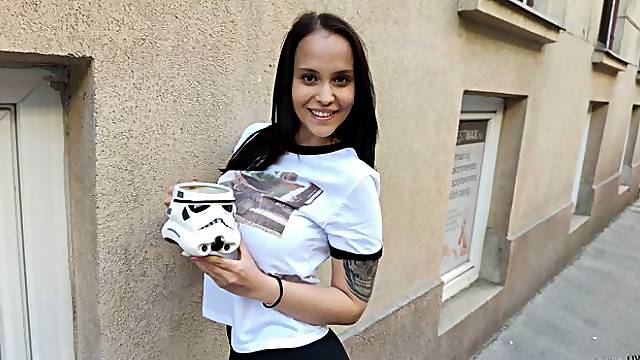 Cheveux Fonce, Cheveux Foncés, Gorge Profonde Tatouage