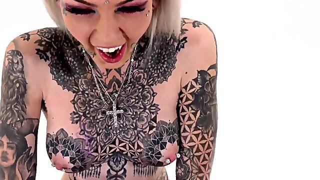 Amber Luke Riding a Tremor Featuring Amber Luke