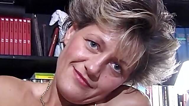 Mature Slut Fingers And Rubs Her Snatch At The Casting