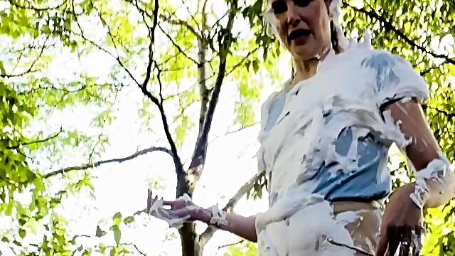 Amateur milf outdoors blowjob and fucking