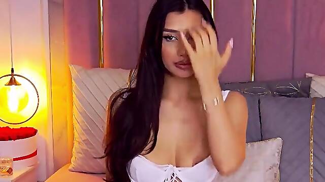 Busty MILF cam babe in lingerie pussy masturbation