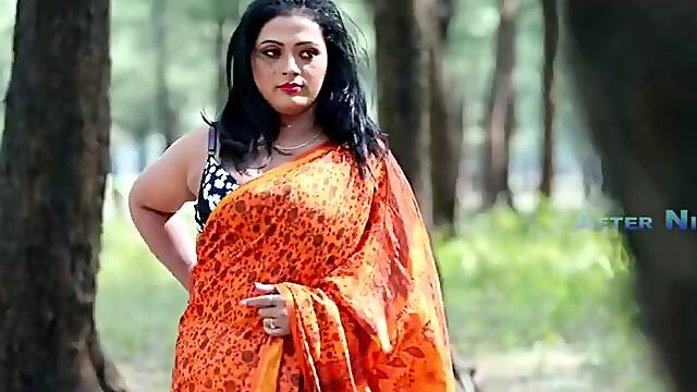 Bengali beautiful lady body show