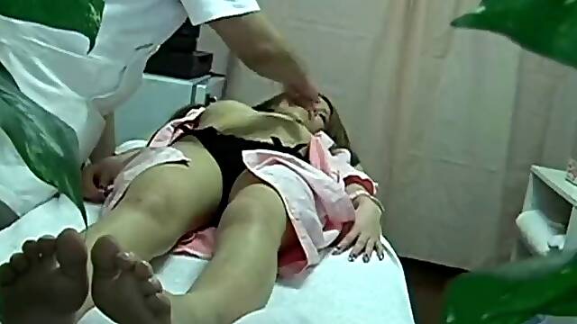 Chiropractor stretches women, fingers them, fucks them