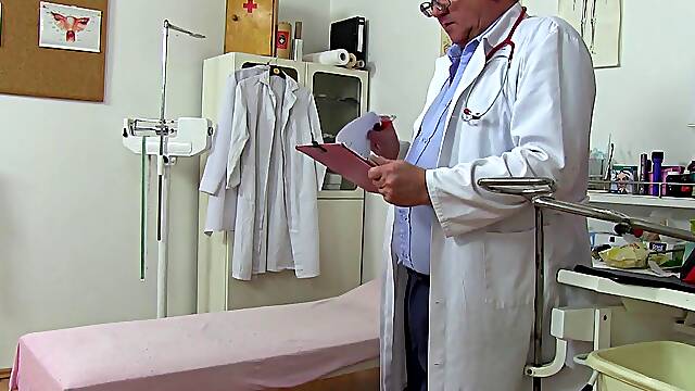 Mature Gyno - Perfect Body Skinny MILF Recorded by Filthy Gyno Doc in Surgery