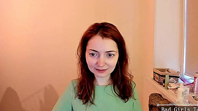 Pretty skinny small tits brunette solo webcam milf