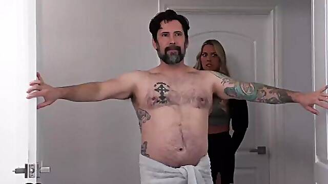 Blonde massuese cockbouncing on client