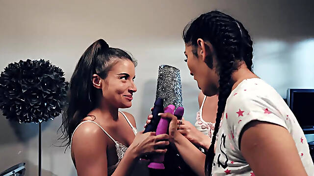 Negras En Cuero, Lesbianas En Fiesta