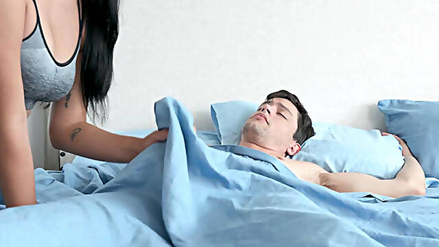 Gordita Con Tetas Pequeñas, Gordita Haciendo Una Paja