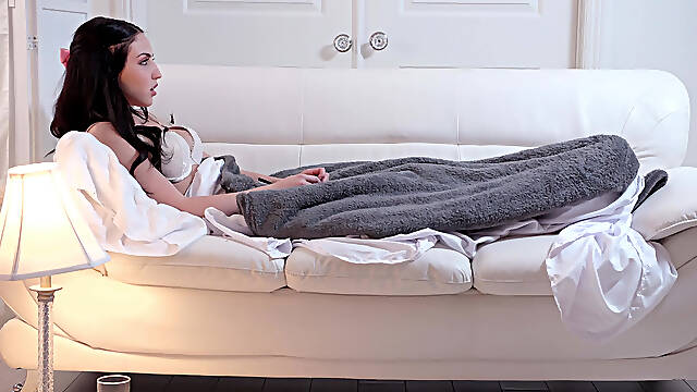 Girlfriends Gianna Dior and Jade Baker share bed