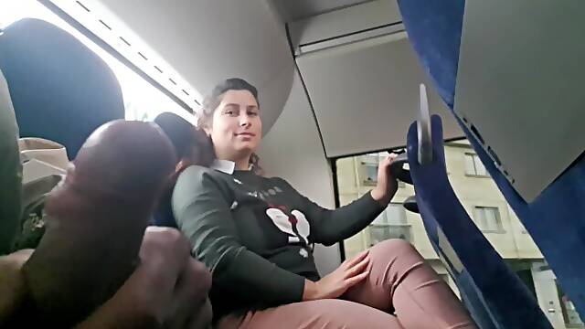 Grosse Bite Bus, Branlette Amateur Public, Voyeur Dans Le Bus