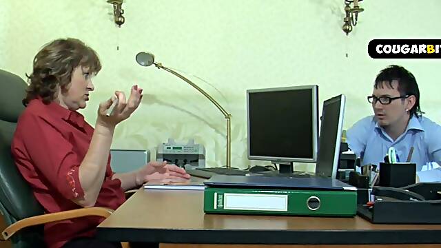 Left his female boss with a full mouth of cum