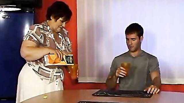 Experienced Mature BBW gives a sloppy BJ & gets pounded in various positions