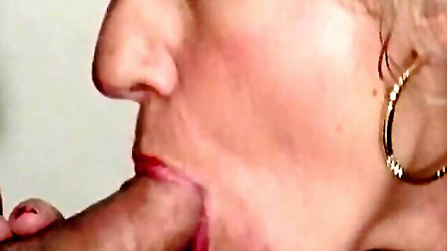 French Babe Got Golden Show Got Fucked in Threesome