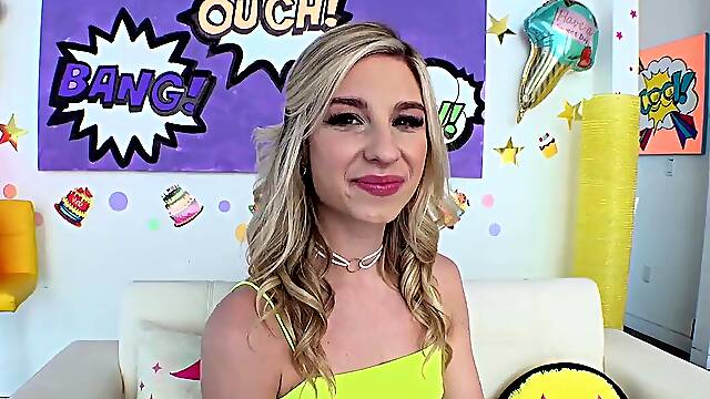 Blondie with a skinny body wants to get fucked in the ass