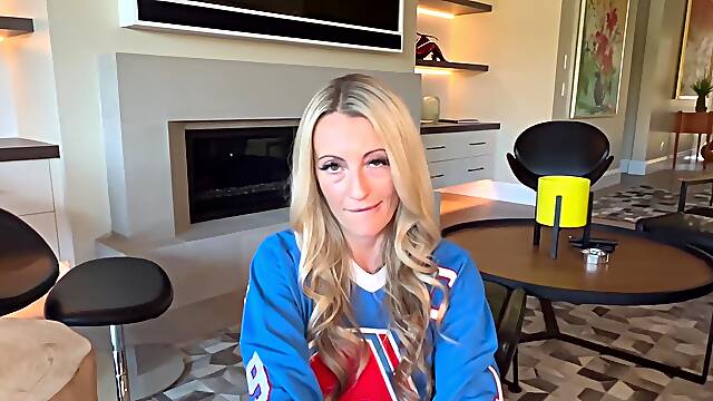 Blonde Milf Hockey Slut Gets A Big Creampie!!