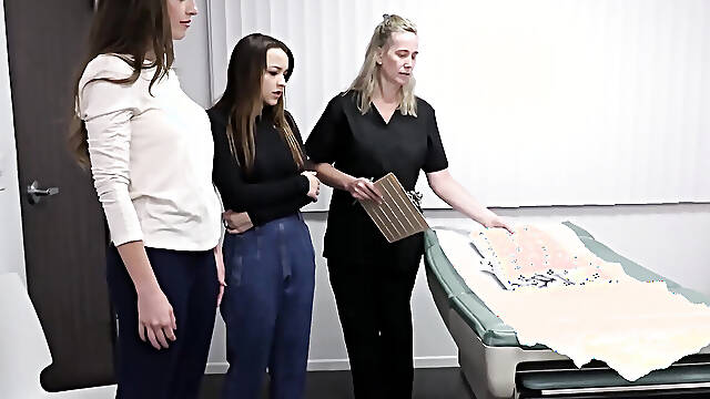 Busty teen Honey Hayes and inked MILF Tricia Oaks are sharing the doctors massiv