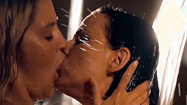 Luscious lesbian girlfriends scissoring in oral pool