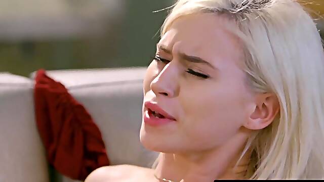 Kiara Cole and stepmom Cory Chase lap pussies in mutual feast