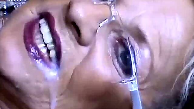 Sahnegesicht: Reife Deutsche liebt es schmutzig zu reden