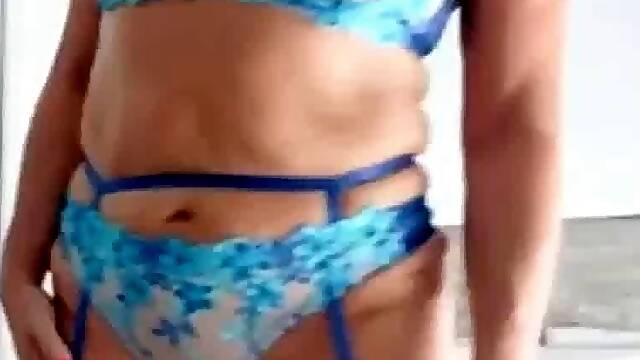 Belle mature sexy en gorge profonde