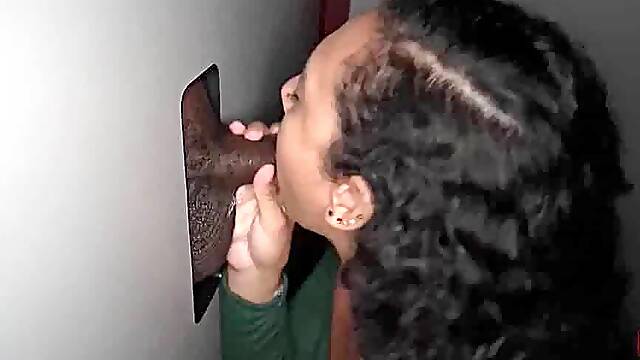 Ebony Babe sucks BWC´s